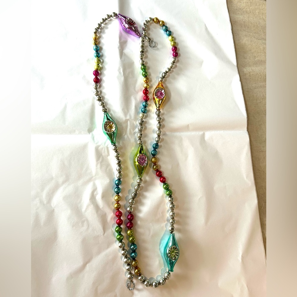 ￼Vintage repurposed glass bead holiday Christmas garland